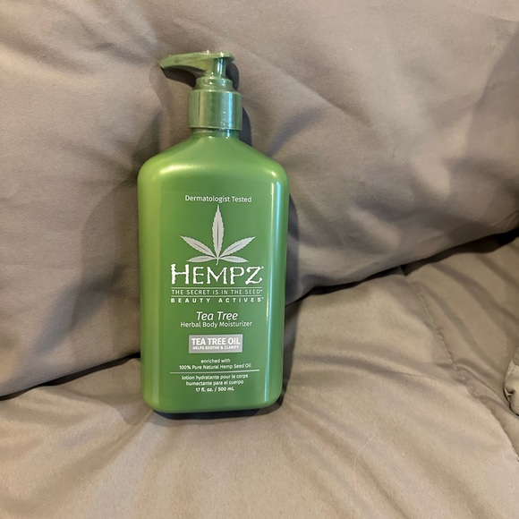 Hempz Tea Tree Herbal Body Moisturizer - NWT - Picture 1 of 5